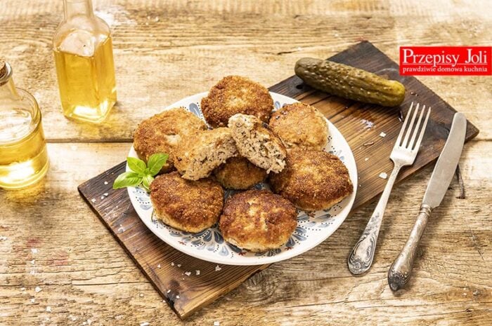 KOTLETY MIELONE Z OGÓRKAMI - PRZEPIS NA OBIAD
