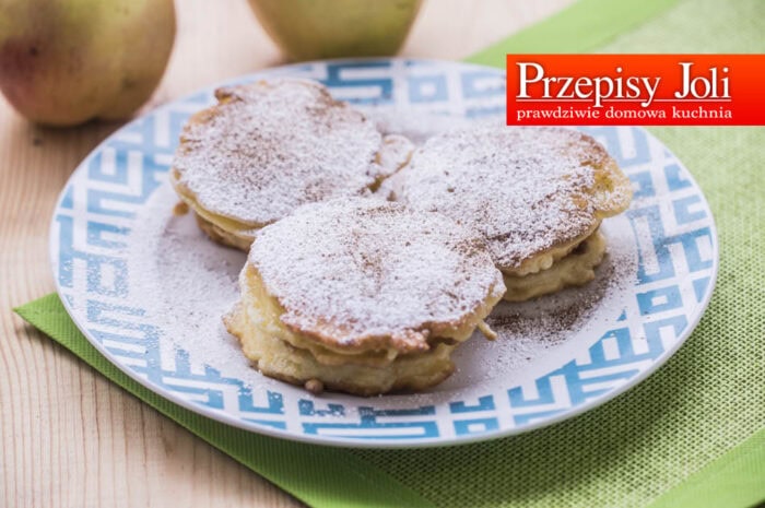 JABŁKA W CIEŚCIE